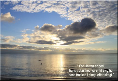 For Herren er god, hans trofasthed vare til evig tid, hans trofasthed i slægt efter slægt. For Herren er god, hans trofasthed vare til evig tid, hans trofasthed i slægt efter slægt.